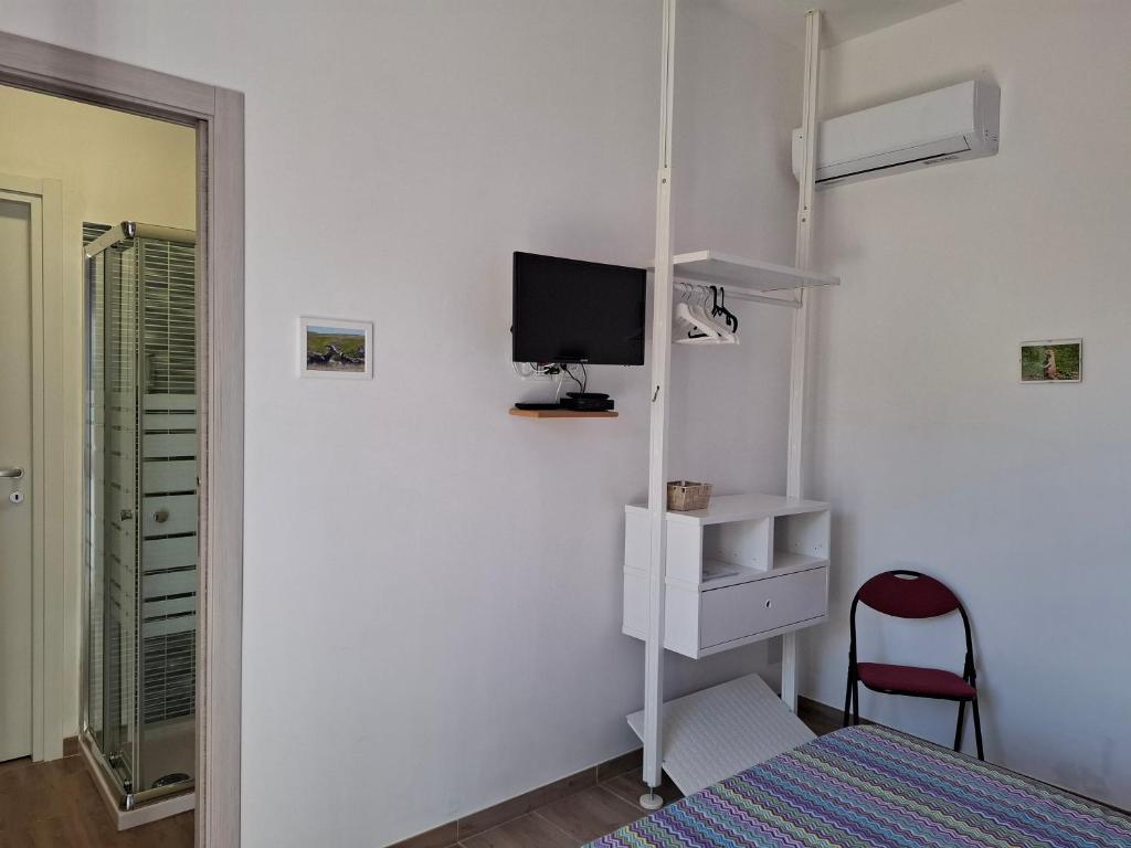 Televízia a/alebo spoločenská miestnosť v ubytovaní Turtle Island Apartments