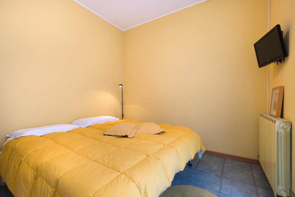A television and/or entertainment centre at Ca' del Bosco