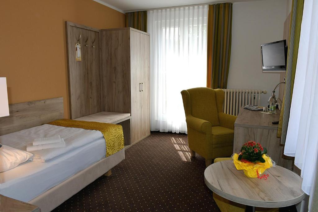 Postel nebo postele na pokoji v ubytování Akzent Hotel Am Burgholz