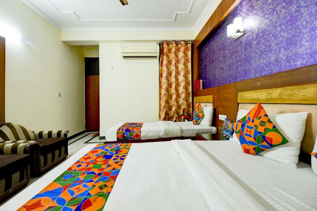 Postel nebo postele na pokoji v ubytování Hotel Paradise - New Delhi