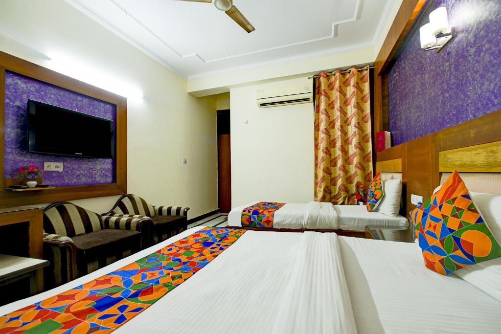 Postel nebo postele na pokoji v ubytování Hotel Paradise - New Delhi