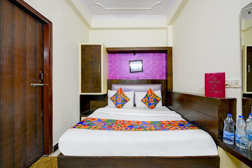 Postel nebo postele na pokoji v ubytování Hotel Paradise - New Delhi