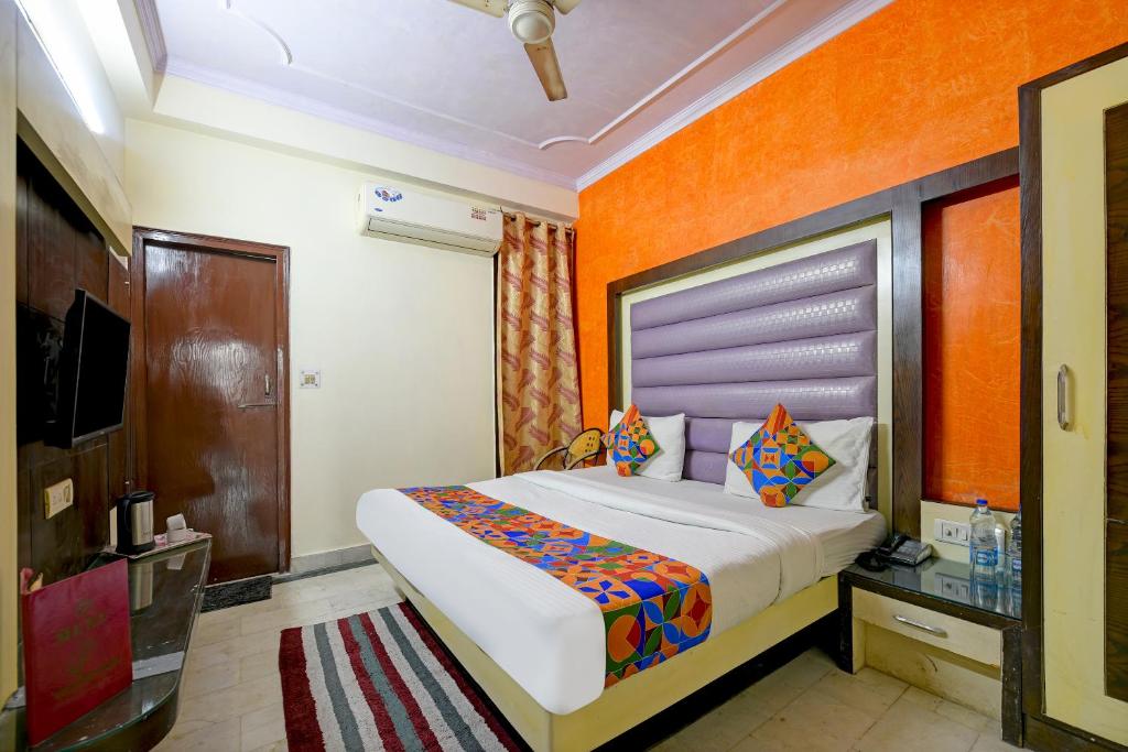 Postel nebo postele na pokoji v ubytování Hotel Paradise - New Delhi