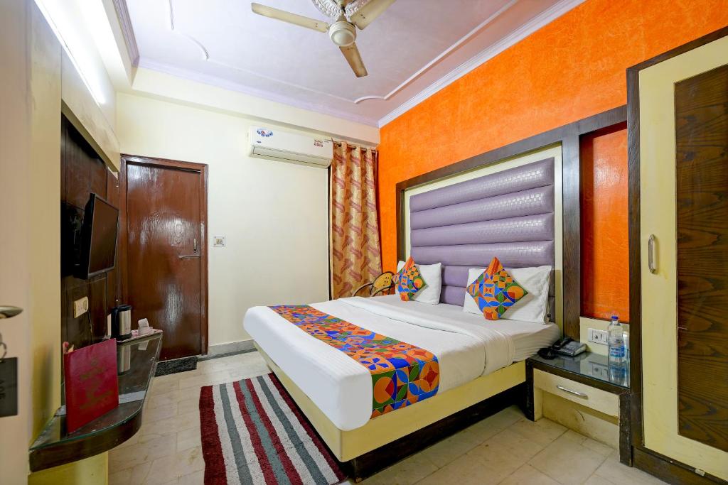 Postel nebo postele na pokoji v ubytování Hotel Paradise - New Delhi