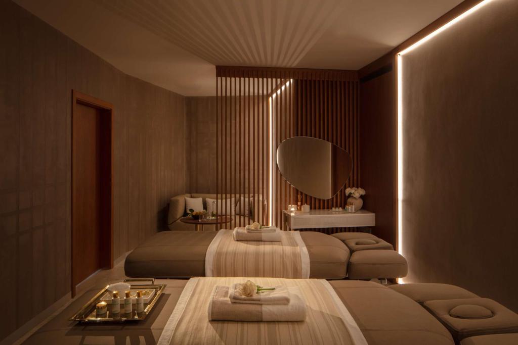 Кровать или кровати в номере Anantara Convento di Amalfi Grand Hotel