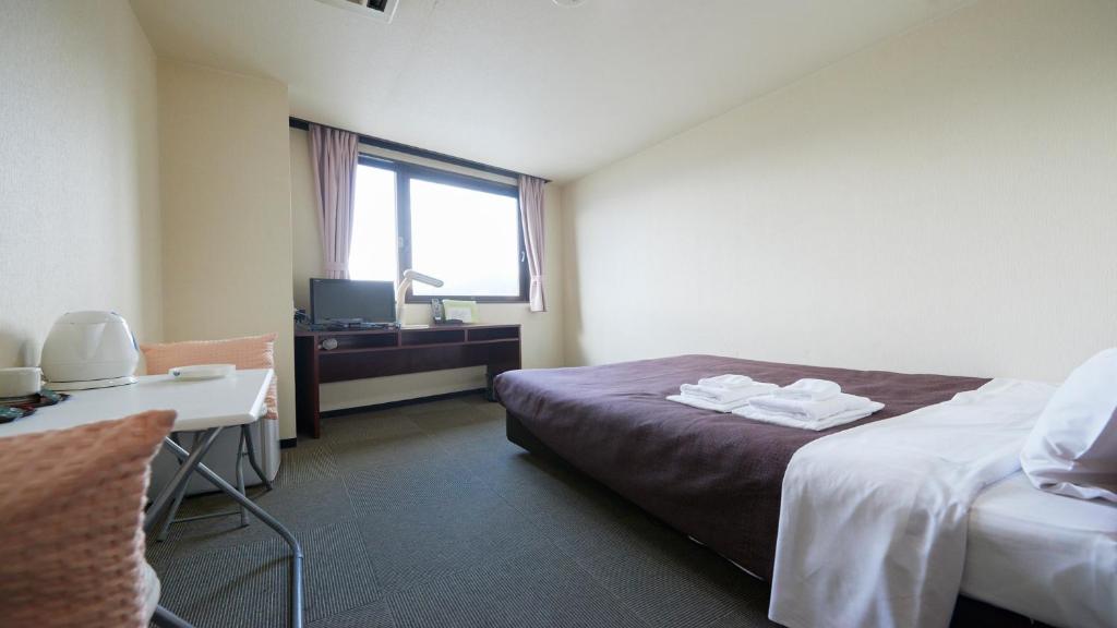 Postel nebo postele na pokoji v ubytování Select Inn Tsuruga