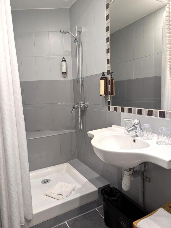 Koupelna v ubytování H33 Hôtel