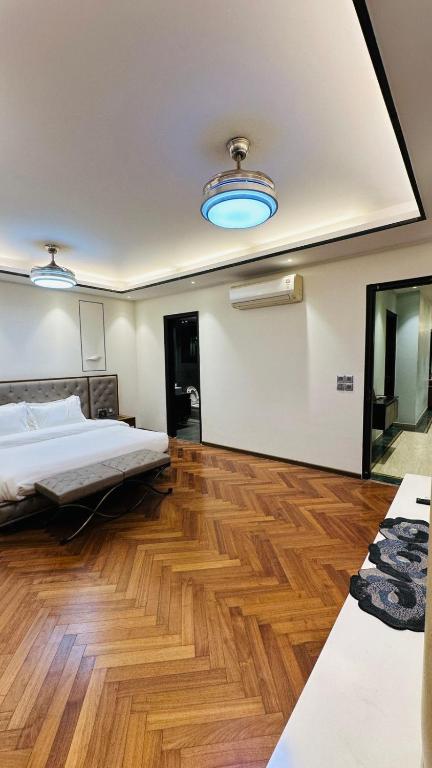 Postel nebo postele na pokoji v ubytování Luxury HomeStay Prime Location, South Delhi