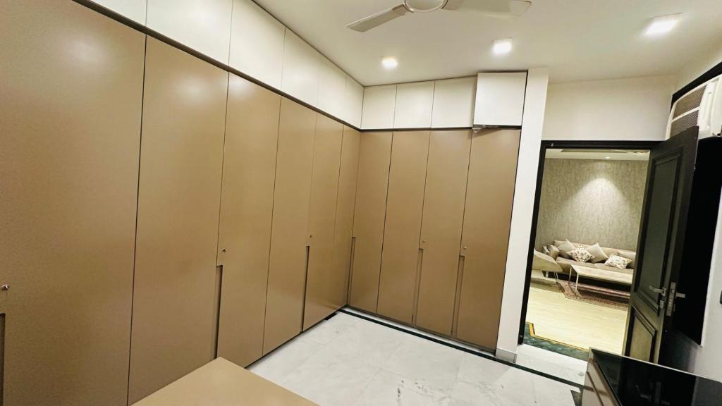 Postel nebo postele na pokoji v ubytování Luxury HomeStay Prime Location, South Delhi