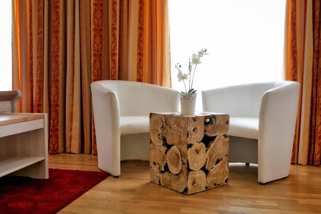 Postel nebo postele na pokoji v ubytování Hotel zum Goldenen Löwen