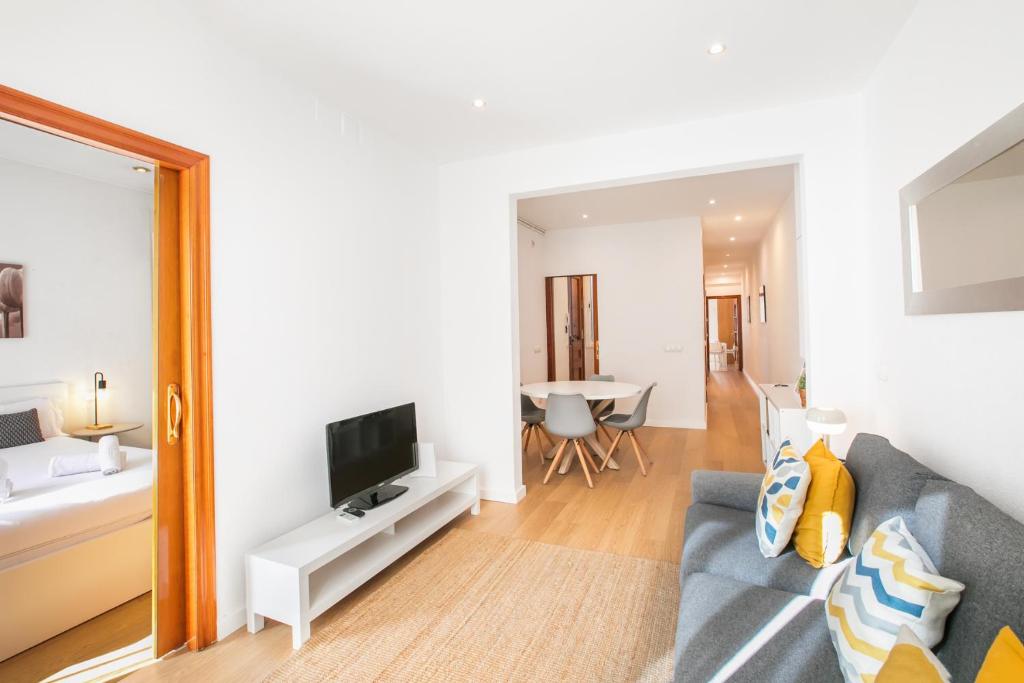 Televízia a/alebo spoločenská miestnosť v ubytovaní 42ara1026 - Spacious apartment in Eixample