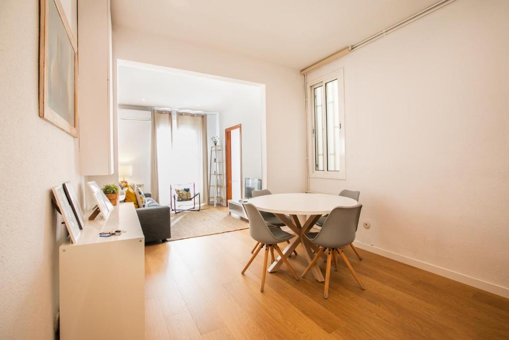 Posedenie v ubytovaní 42ara1026 - Spacious apartment in Eixample