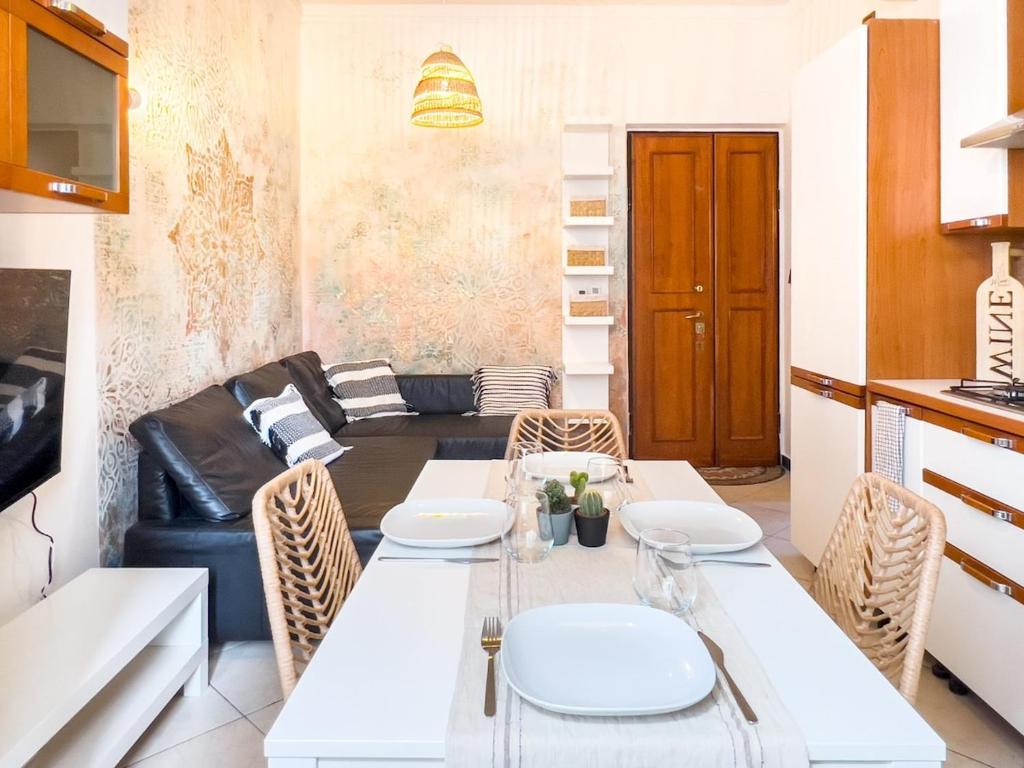 a living room with a table and a couch at Rifugio Al Mare in Genova