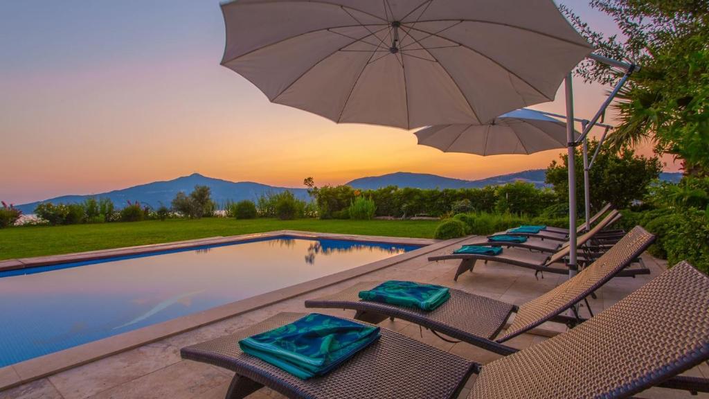 Billede fra billedgalleriet på Kalkan 5 Bedroom Luxury Villa 7073 i Kalkan