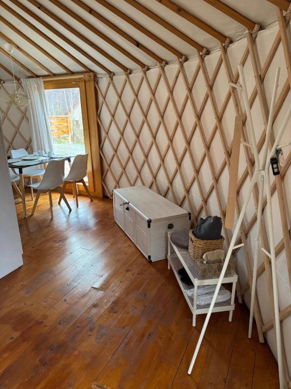 Setusvæði á Yurt in Be Bernartice