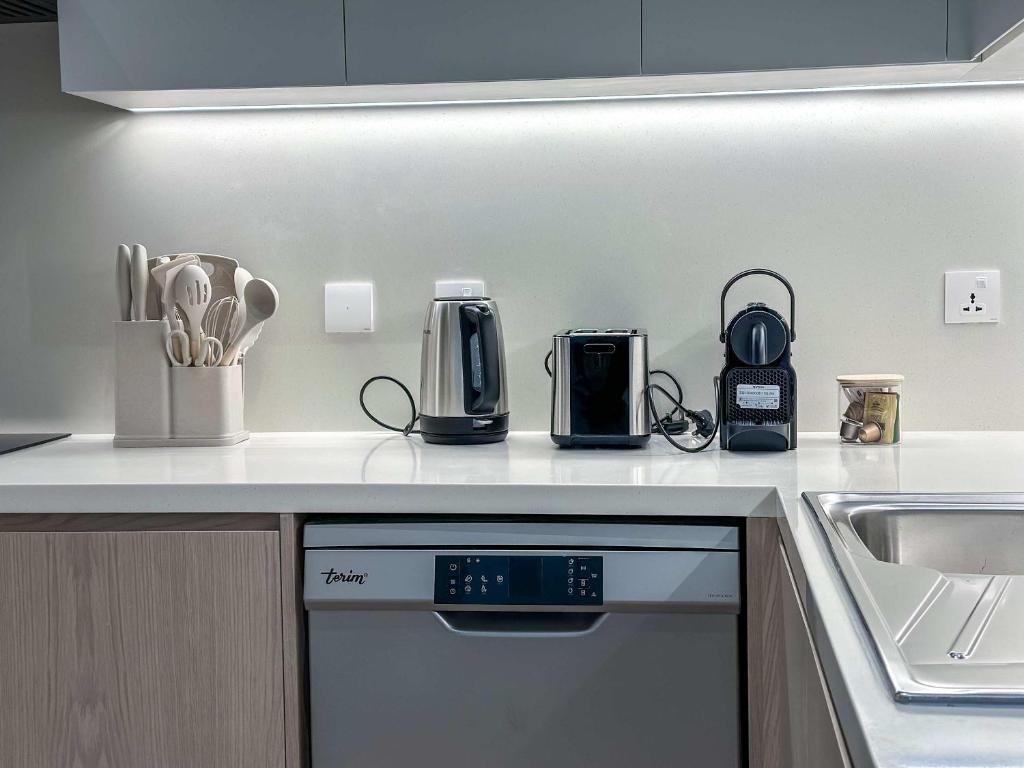 Una cocina o cocineta en Luxury 1BR Suite with Direct Burj Al Arab View