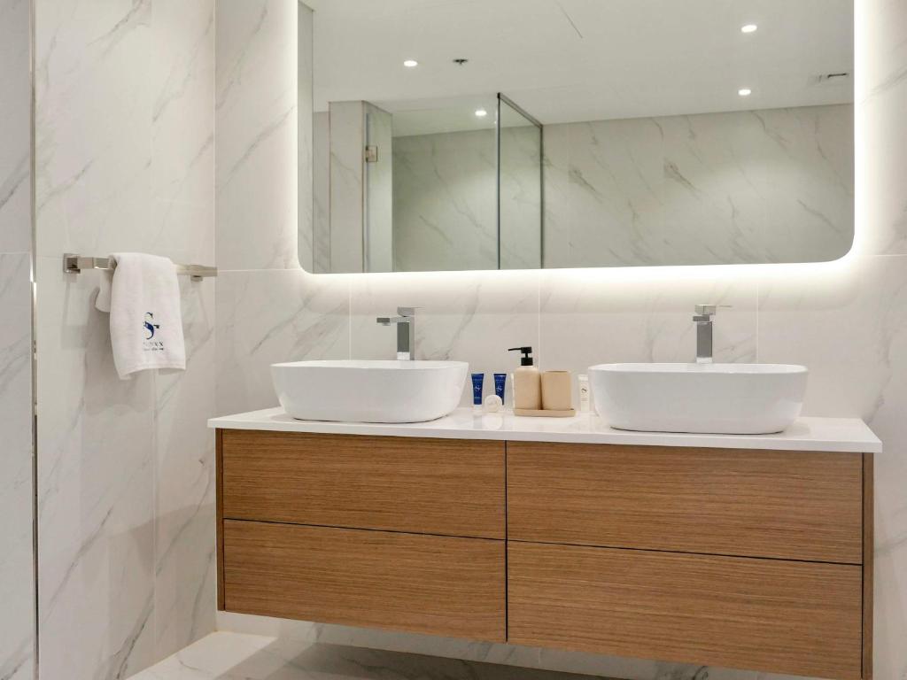 O baie la Ambient 1BR Apartment On The Beach at 5 Star Resort