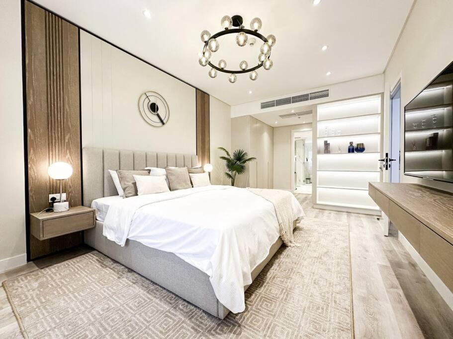 Upgraded Gorgeous 1BR at 5 Star Resort客房内的一张或多张床位