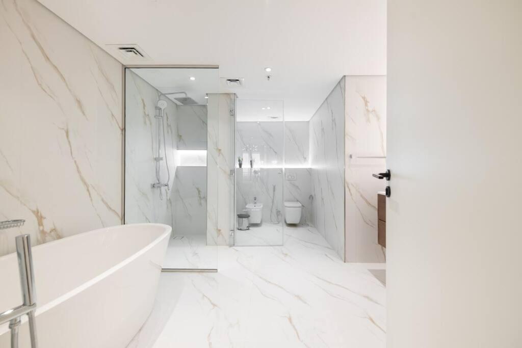Upgraded Gorgeous 1BR at 5 Star Resort的一间浴室