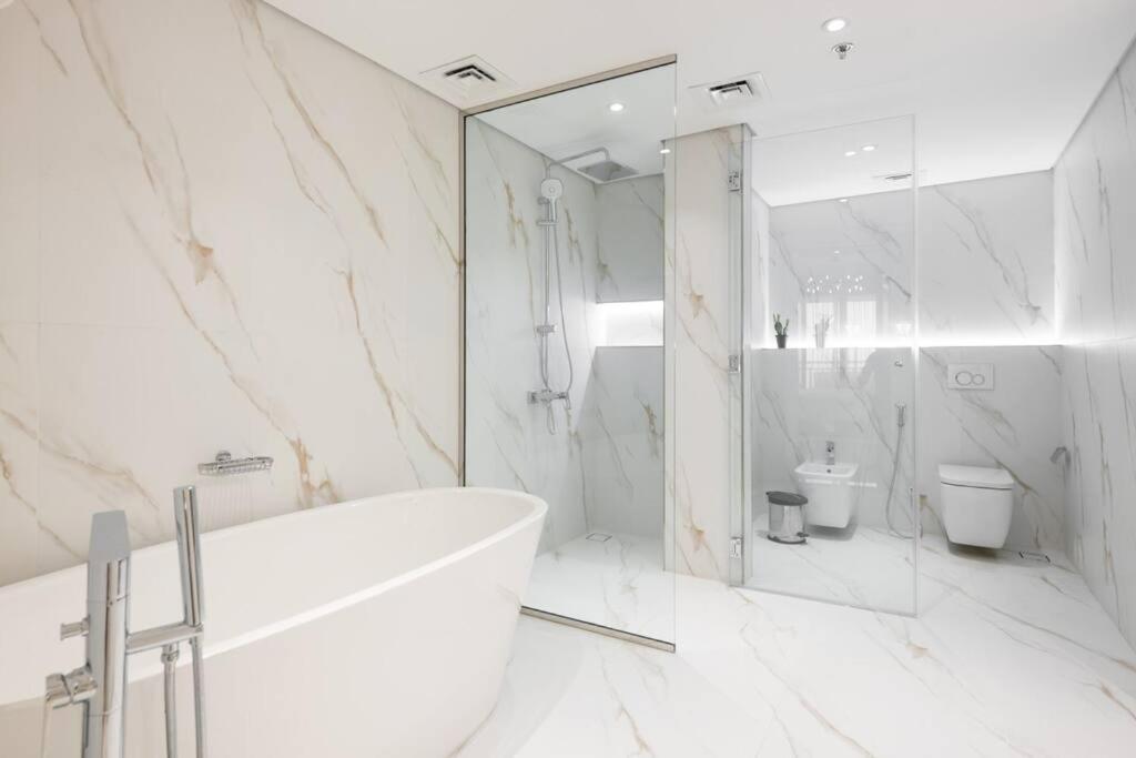 Upgraded Gorgeous 1BR at 5 Star Resort的一间浴室