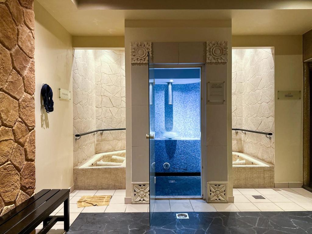 Upgraded Gorgeous 1BR at 5 Star Resort的一间浴室
