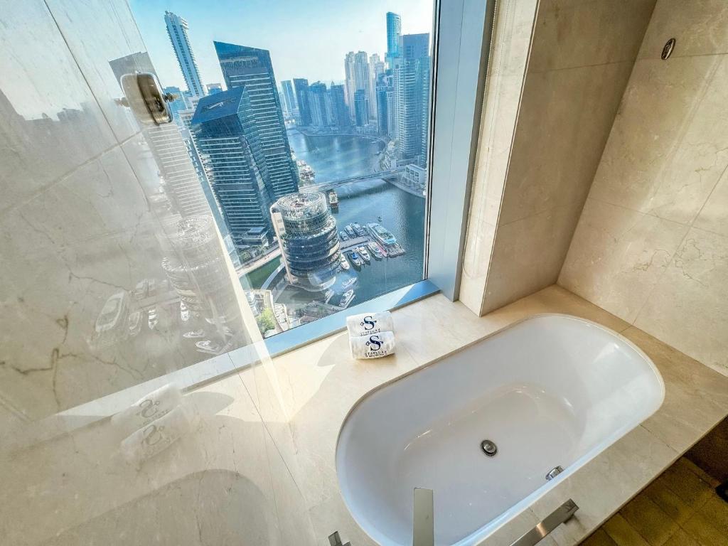 Koupelna v ubytování Scenic view studio/Dubai Marina