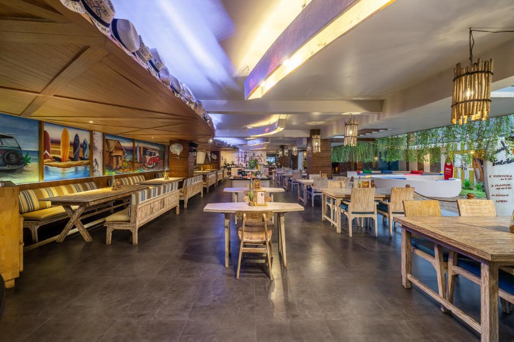 Restaurace v ubytování Bliss Surfer Hotel Legian