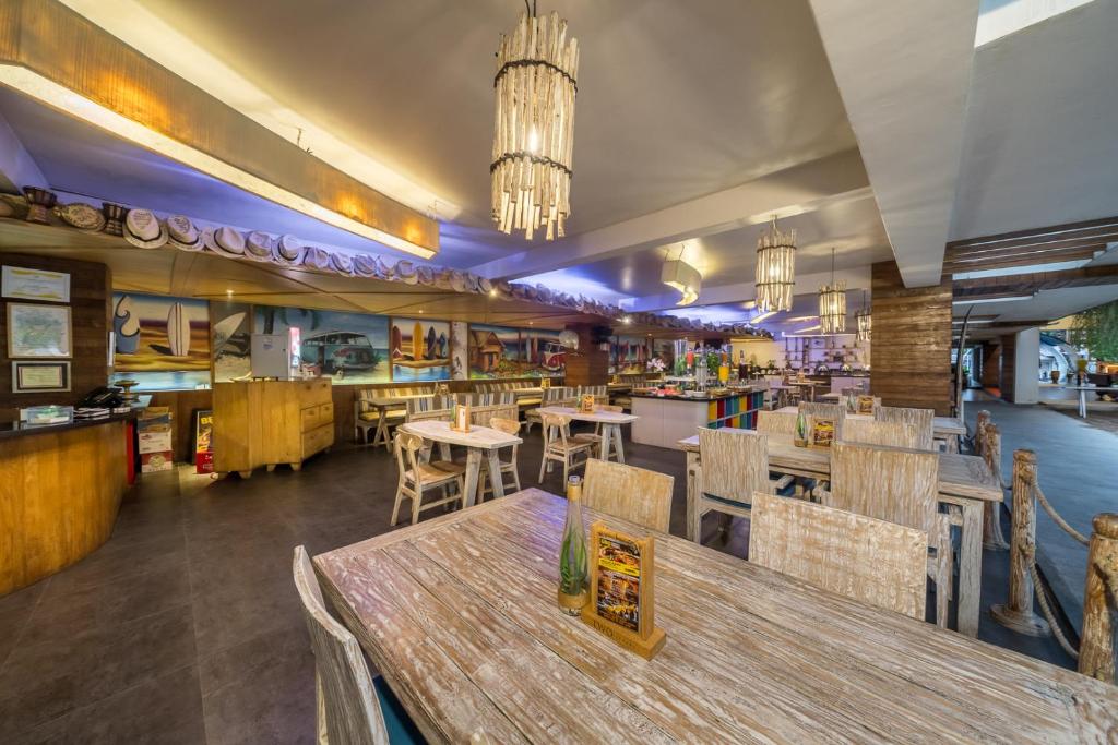 Restaurace v ubytování Bliss Surfer Hotel Legian