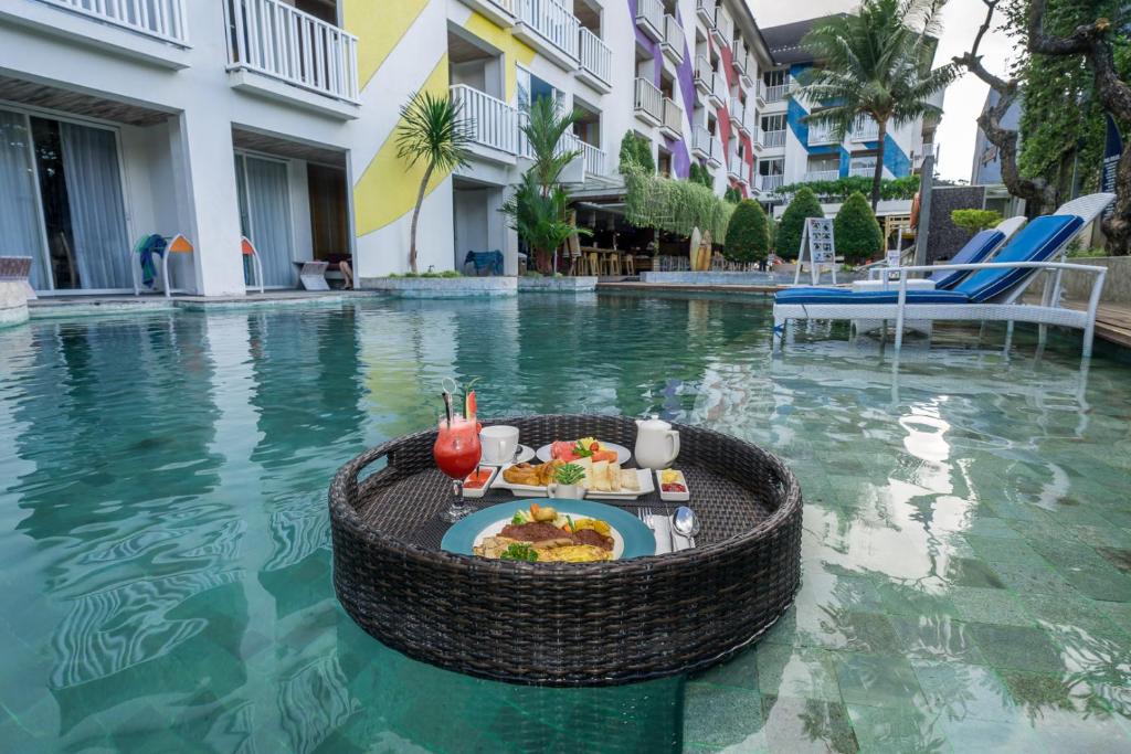 Bazén v ubytování Bliss Surfer Hotel Legian nebo v jeho okolí