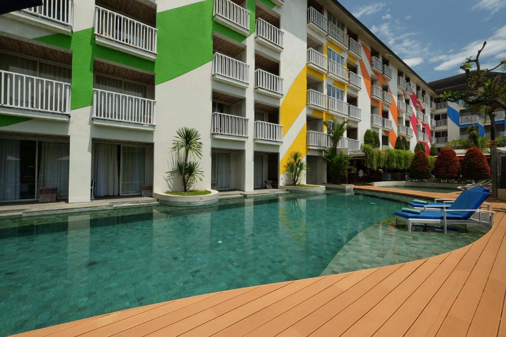 Bazén v ubytování Bliss Surfer Hotel Legian nebo v jeho okolí