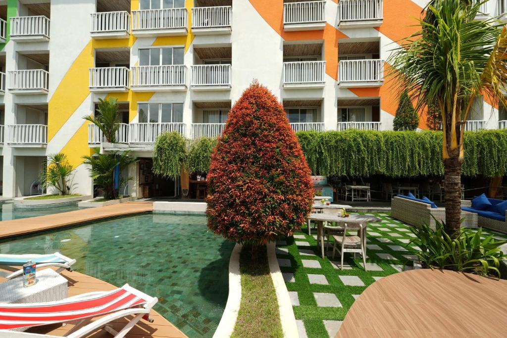 Bazén v ubytování Bliss Surfer Hotel Legian nebo v jeho okolí