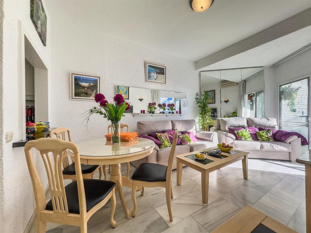 Skol 520C Cozy 1 Bedroom Apartment with Sea and Pool View