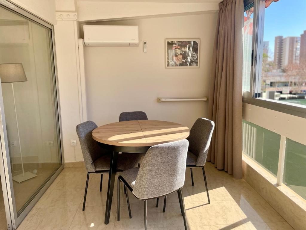 Zdjęcie z galerii obiektu Relax y Confort, Apartamento Reformado con Piscina w mieście Benidorm
