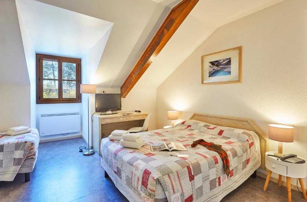 Cit'Hôtel Le National - Triple Room