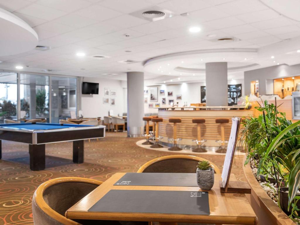 Biliár nebo kulečník v ubytování Novotel Szeged