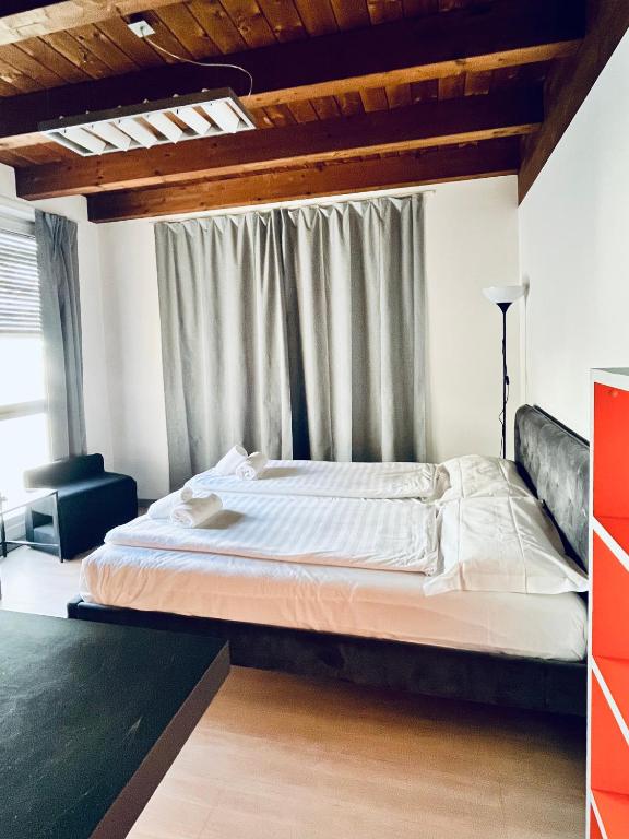 Postel nebo postele na pokoji v ubytování GuestHouse University by LR - self check in