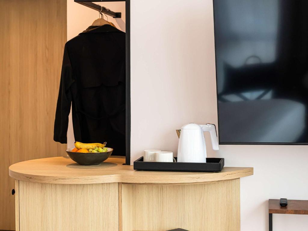 Televízia a/alebo spoločenská miestnosť v ubytovaní Mercure Dunkerque Centre Gare