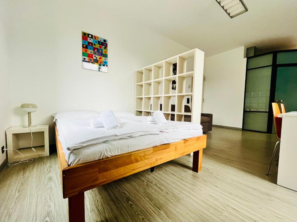 Postel nebo postele na pokoji v ubytování GuestHouse University by LR - self check in