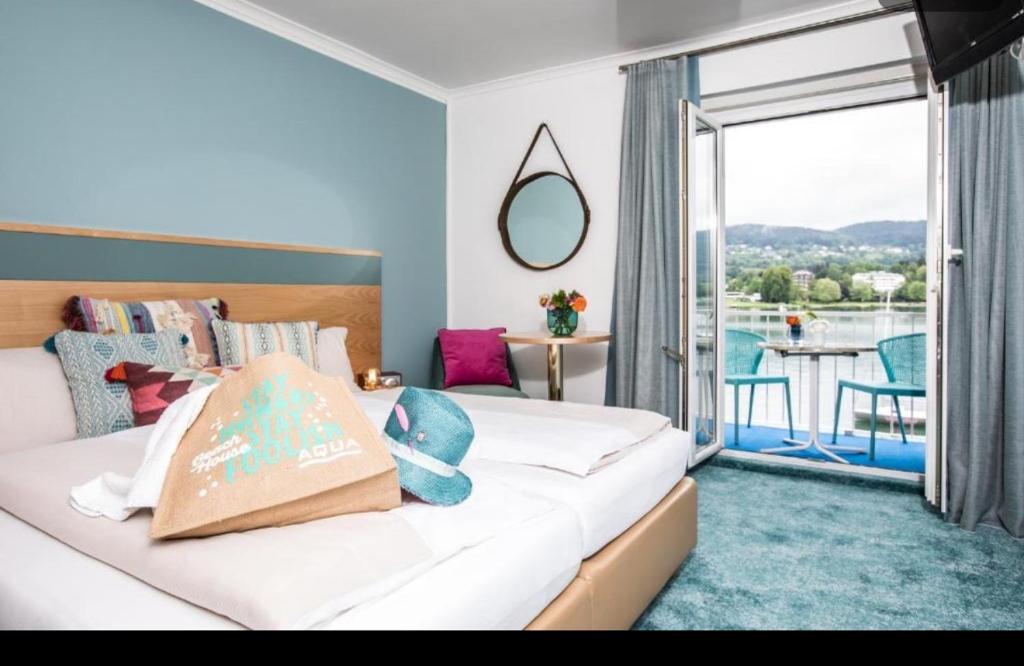 Postel nebo postele na pokoji v ubytování Strandhaus am Wörthersee