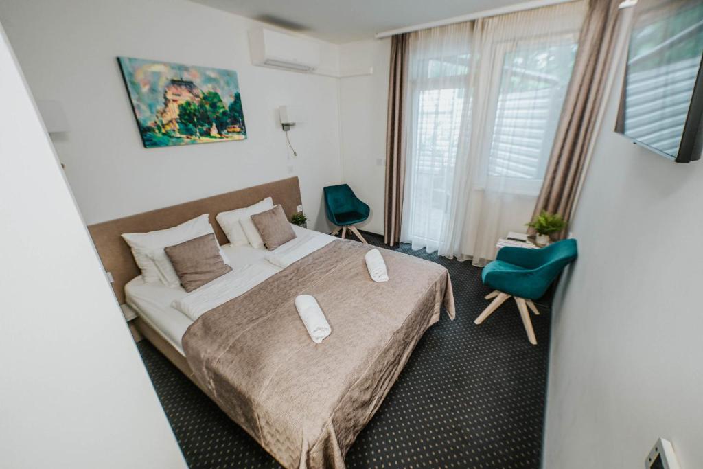 Postel nebo postele na pokoji v ubytování Arena Deluxe & Spa