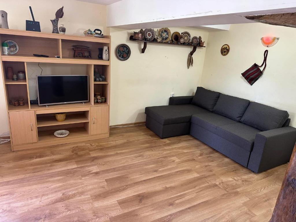 Μια τηλεόραση ή/και κέντρο ψυχαγωγίας στο Guest house Velikovi