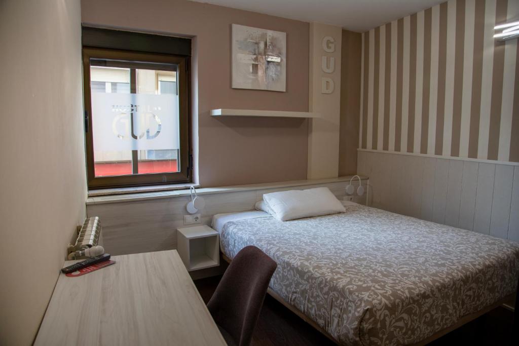 Posteľ alebo postele v izbe v ubytovaní Hostal Gud Salamanca
