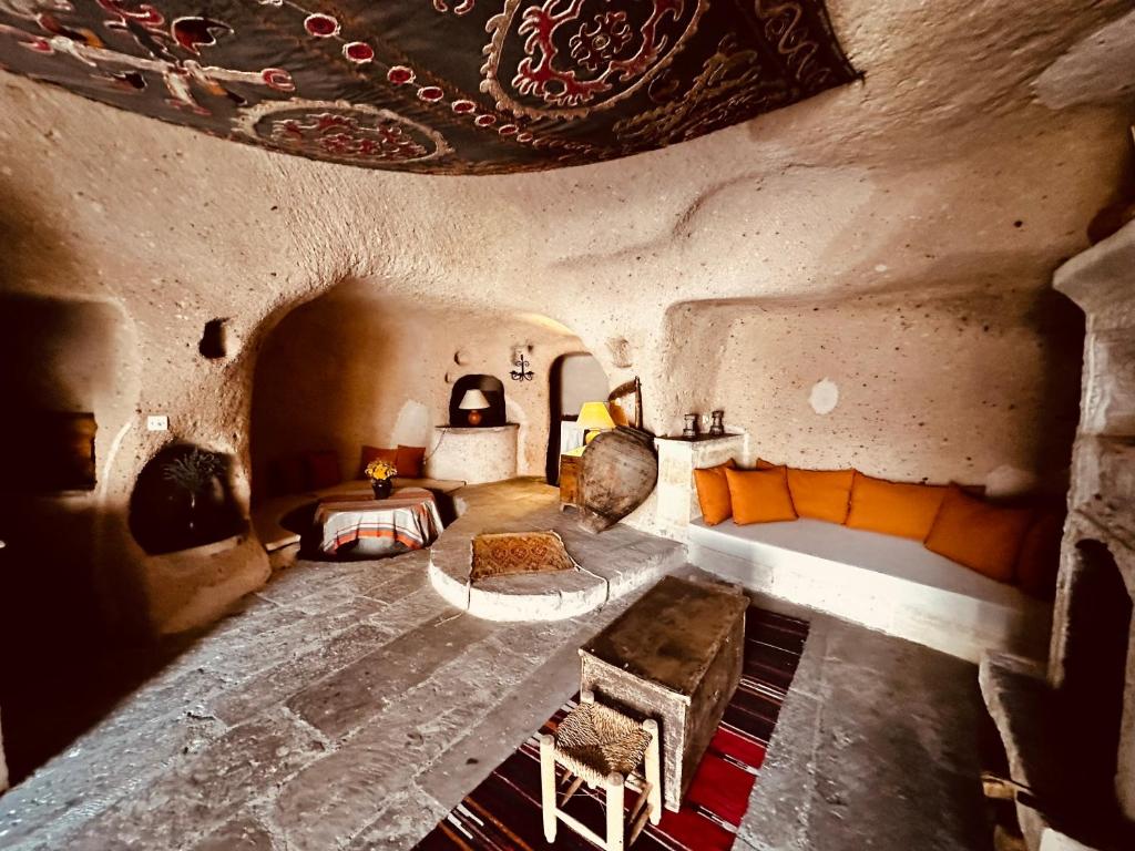 A seating area at Les Maisons De Cappadoce