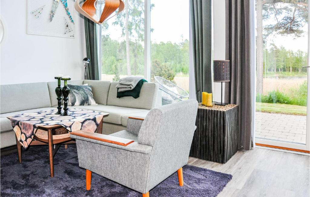 5 Bedroom Beautiful Home In Karlstad