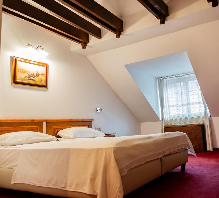 Postel nebo postele na pokoji v ubytování Hotel Traube