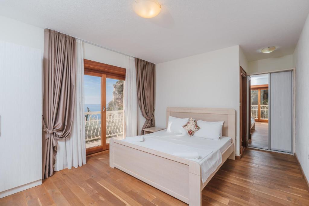 Postel nebo postele na pokoji v ubytování Apartments Pietra Mare
