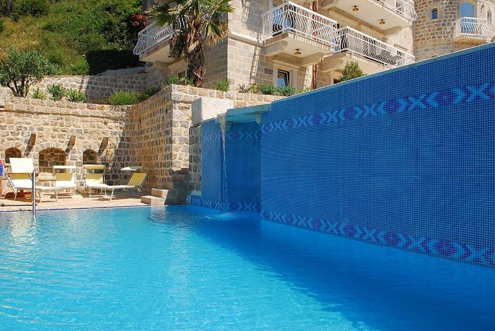 Bazén v ubytování Apartments Pietra Mare nebo v jeho okolí
