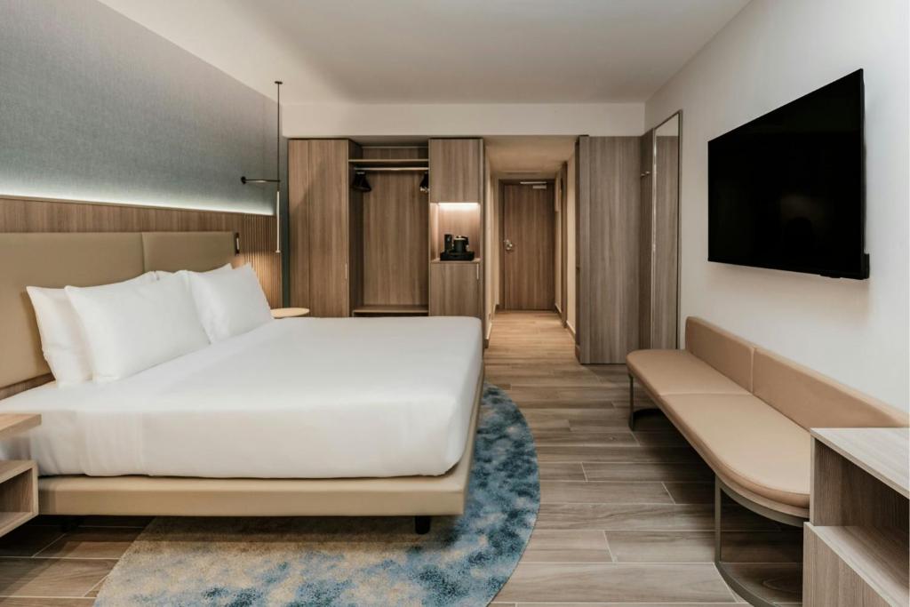Postel nebo postele na pokoji v ubytování Courtyard by Marriott Sliema