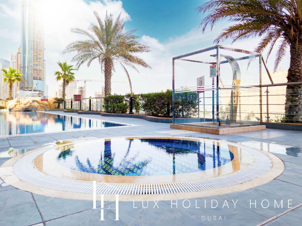 Bazén v ubytování LUX The Sky View Suite Dubai Marina nebo v jeho okolí
