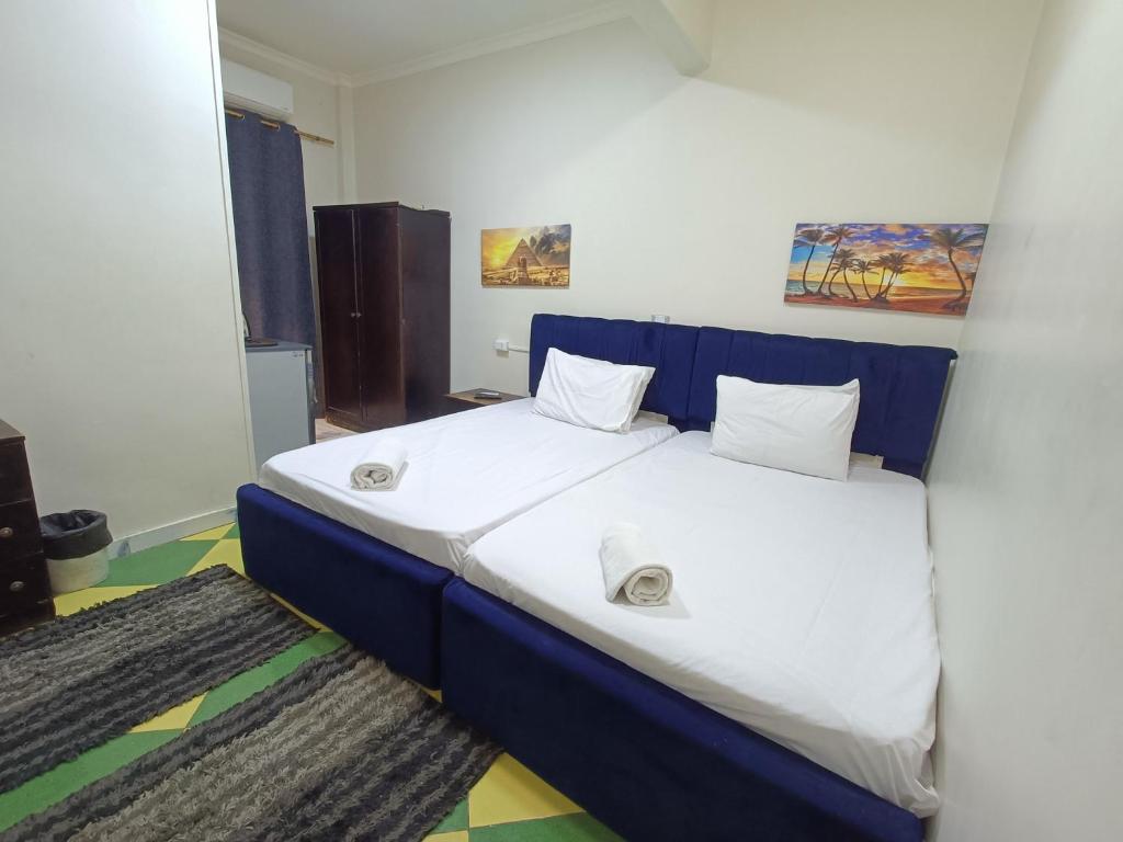 Postel nebo postele na pokoji v ubytování New Pyramids hostel